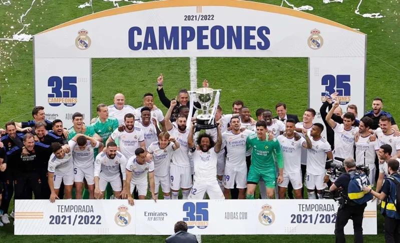 Real Madrid thi đấu tại La Liga và thường xuyên góp mặt ở UEFA Champions League.