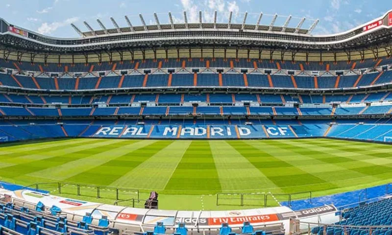 Santiago Bernabéu là sân nhà biểu tượng của Real Madrid tại thành phố Madrid, Tây Ban Nha.