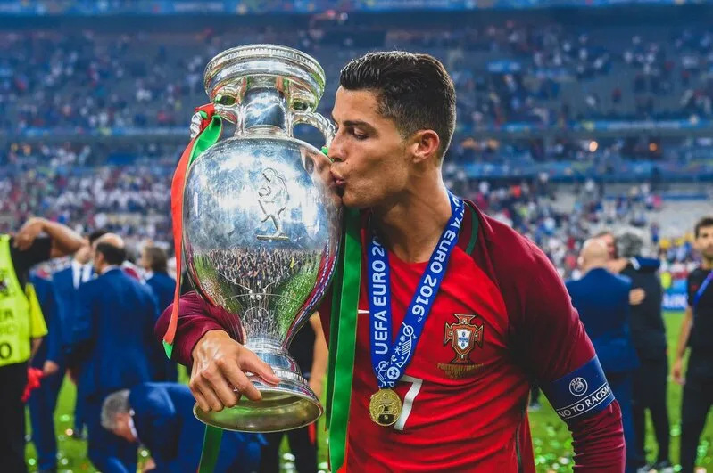 Euro 2016 là danh hiệu lịch sử của Bồ Đào Nha và là cột mốc quan trọng trong di sản đội tuyển của Ronaldo.