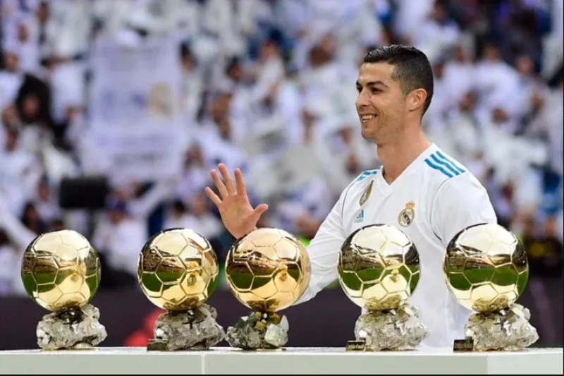 Ngoài 37 danh hiệu tập thể, Ronaldo còn sở hữu bộ sưu tập giải thưởng cá nhân đồ sộ bậc nhất lịch sử bóng đá.